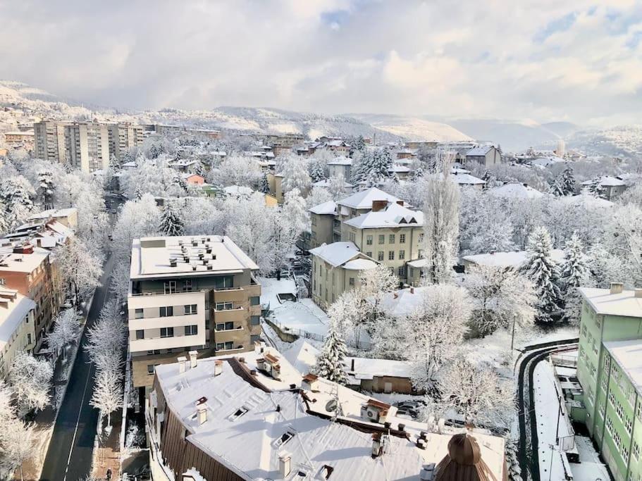 2 Bedroom Penthouse In City Center, Free Parking Szarajevó Kültér fotó