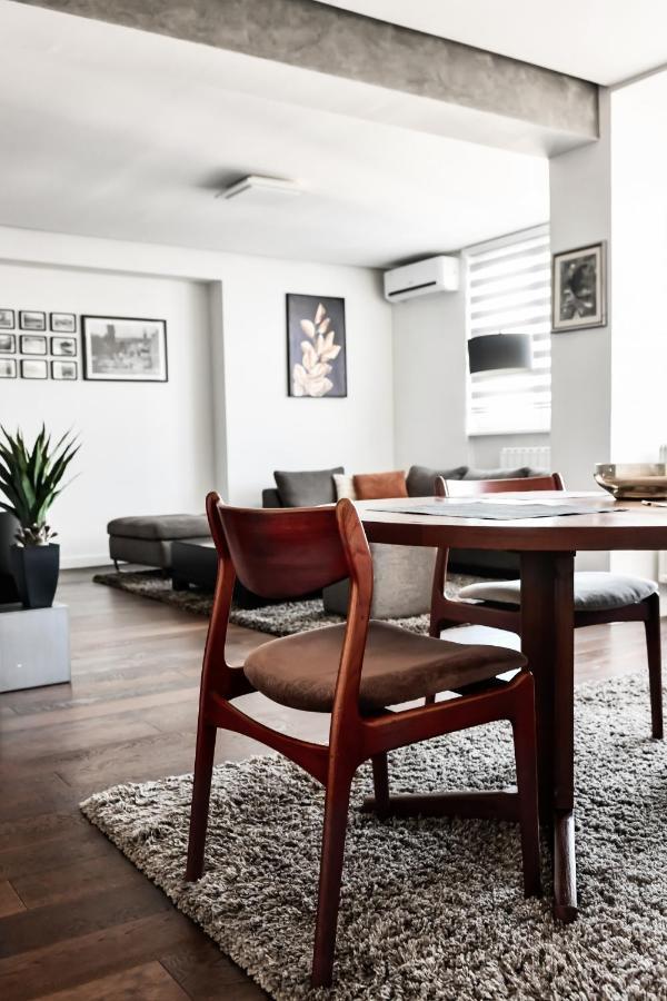 2 Bedroom Penthouse In City Center, Free Parking Szarajevó Kültér fotó