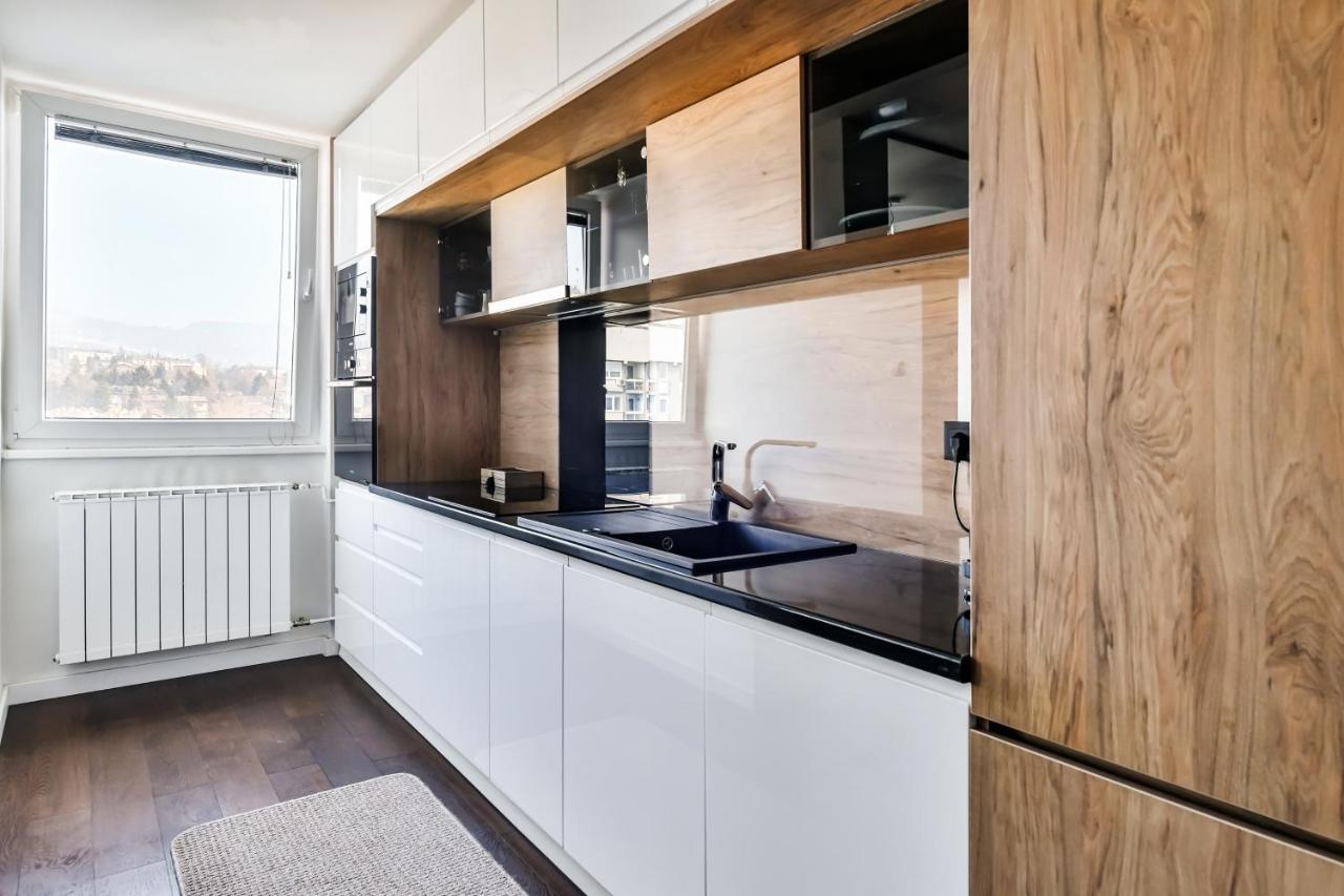 2 Bedroom Penthouse In City Center, Free Parking Szarajevó Kültér fotó