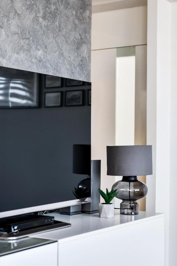 2 Bedroom Penthouse In City Center, Free Parking Szarajevó Kültér fotó