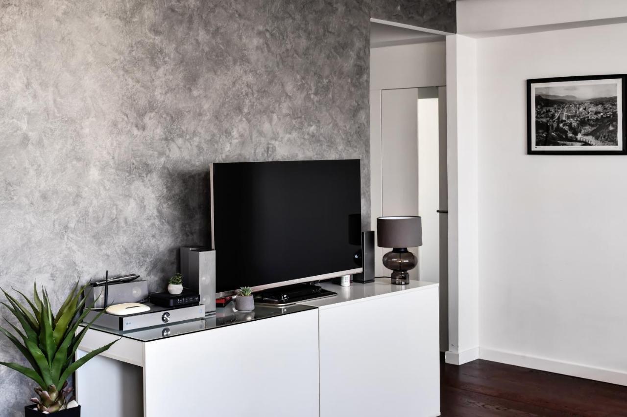 2 Bedroom Penthouse In City Center, Free Parking Szarajevó Kültér fotó